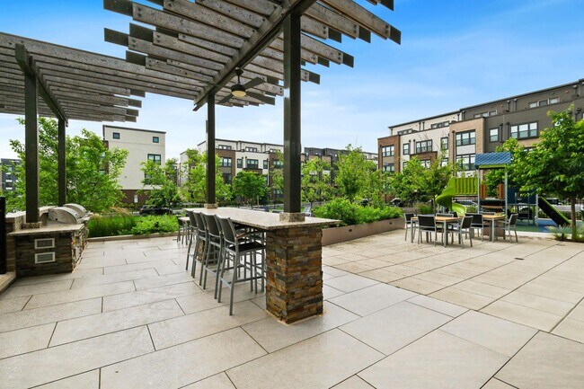 Building Photo - 16560 Crabbs Branch Way