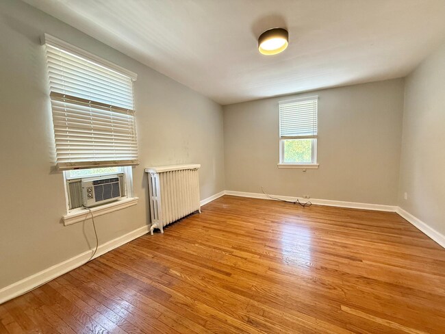 Building Photo - 623-25 Pine St