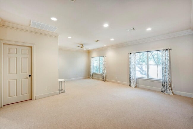 Building Photo - 3110 Glen Haven Blvd