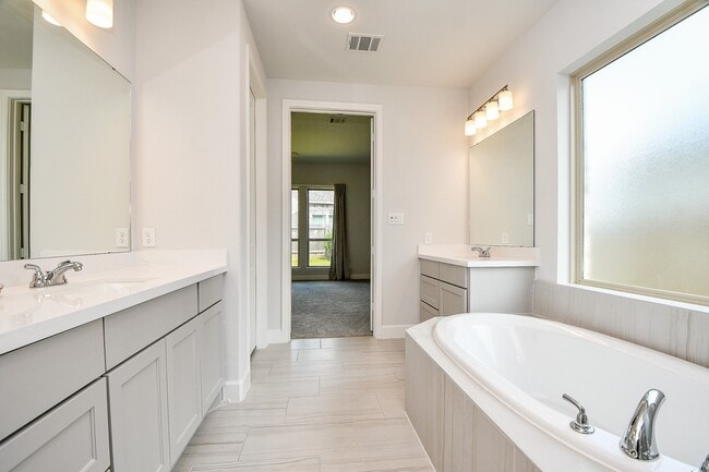 Building Photo - 21312 Palm Arbor Dr