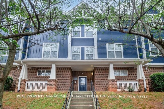 Building Photo - Charming 2 Bed, 2 Bathroom city Retreat Near Uptown Charlotte & Greenway Access