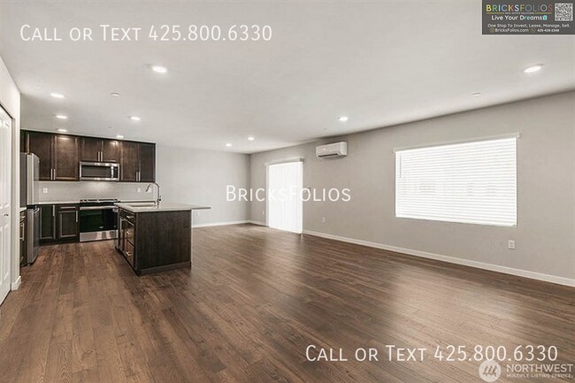 Building Photo - 9502 18th Ave W