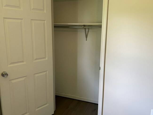 Building Photo - 119-121 Michael Avenue, Unit 121