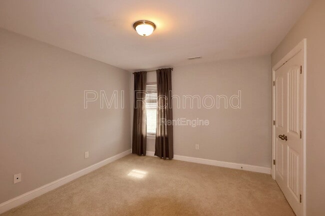 Building Photo - 6924 Swanhaven Dr