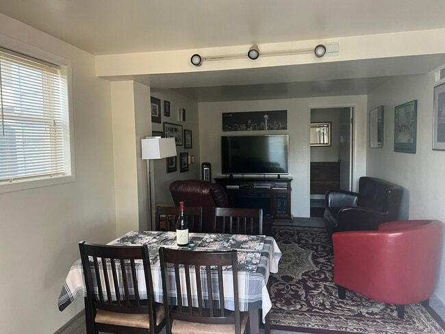 Primary Photo - 3219 31st Ave W