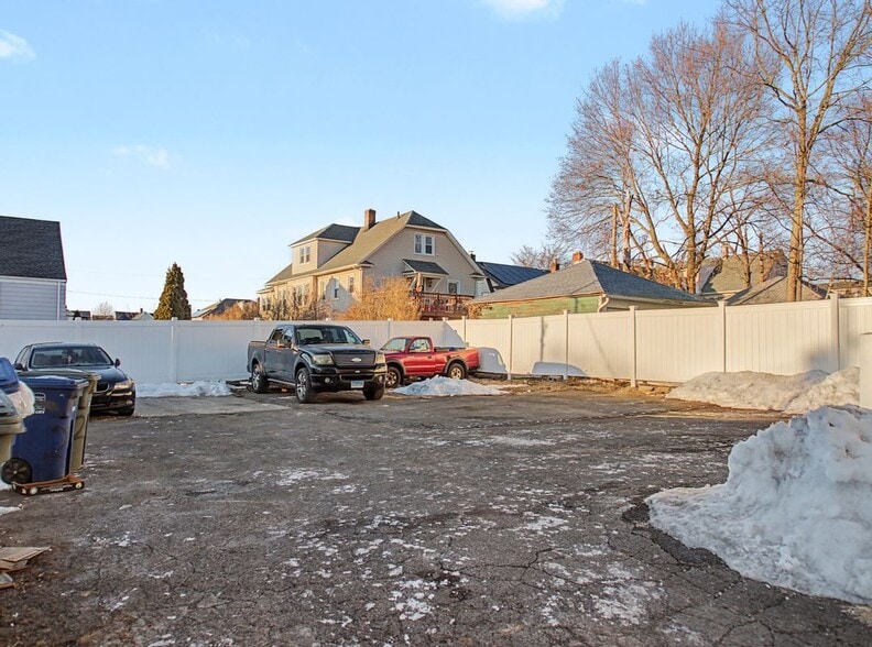 Building Photo - 1872 North Ave