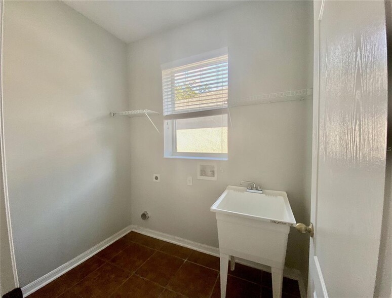 Building Photo - 944 Lost Grove Cir