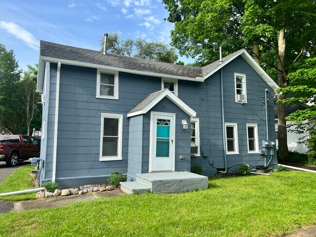 Primary Photo - 316 E Sycamore St