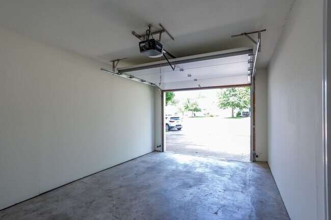 Building Photo - 3504-3506 Delmar Ct.