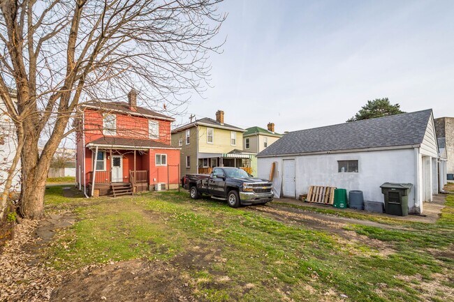 Building Photo - Stunning 3 bedroom home in Ambridge available August 1!