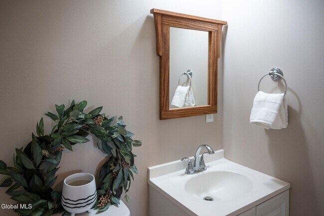 Building Photo - 166 Jefferson St