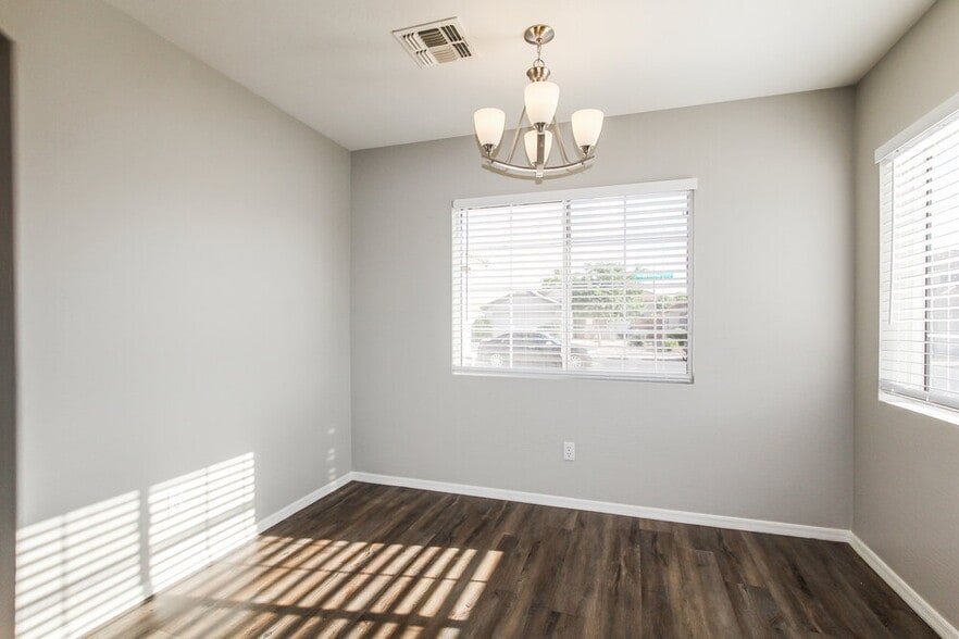 Building Photo - 12438 W Willow Ave