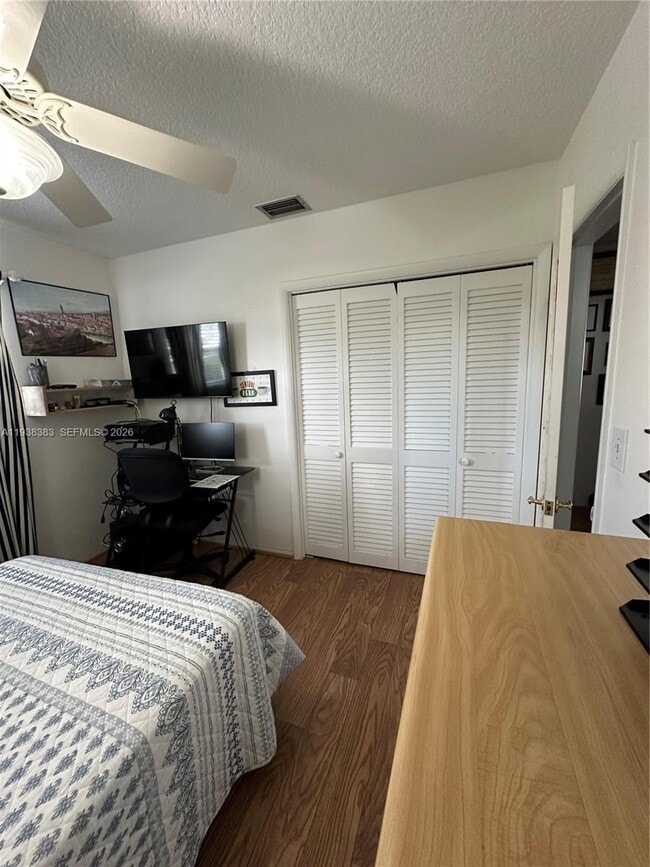 Building Photo - 2420 Park Ln