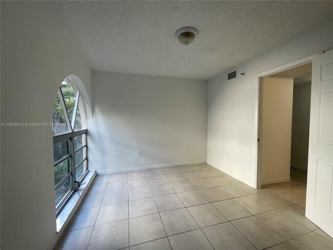 Building Photo - 10641 SW 108th Ave