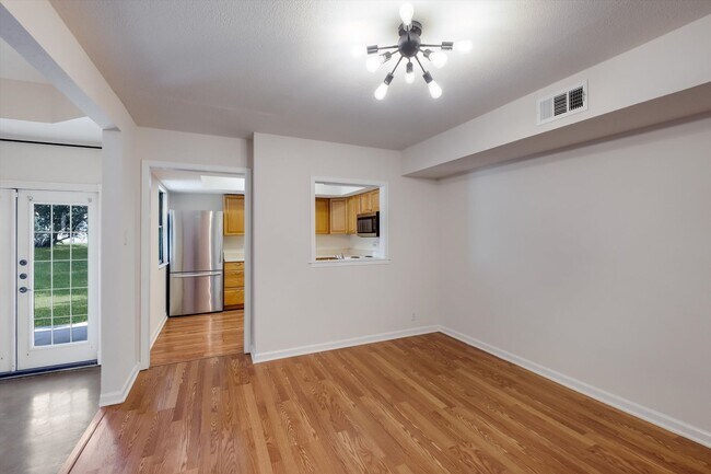 Building Photo - 8548 Echo Creek Ln