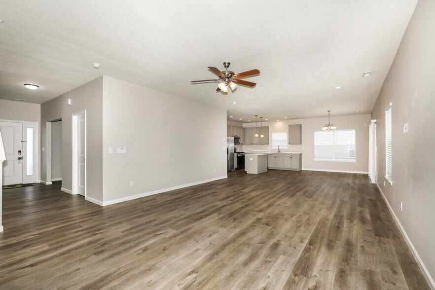 Building Photo - 8169 Bluesage Wy