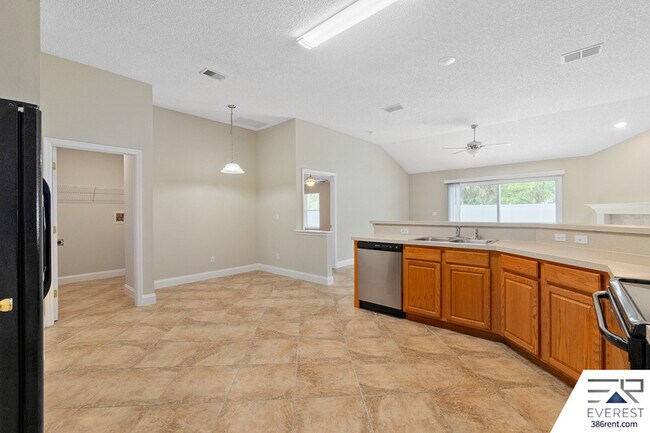 Building Photo - 24 Pittwick Ln