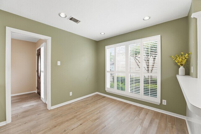 Building Photo - 2513 Country Club Blvd