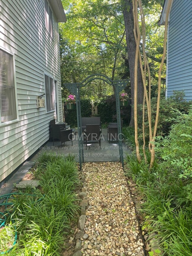 Building Photo - Gorgeous 4 Bedroom Home in Decatur!