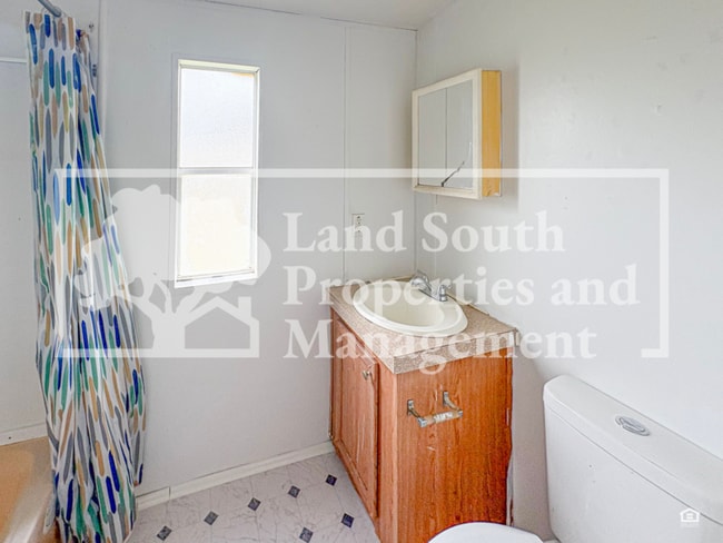 Building Photo - 425 Longfellow Blvd