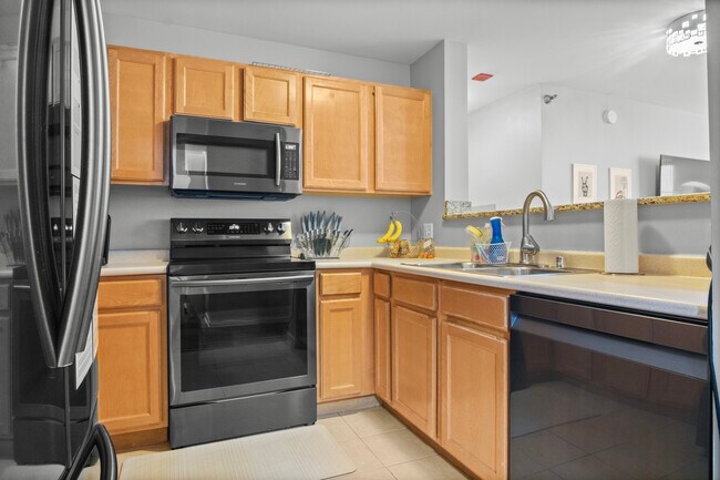 Building Photo - 345 N La Salle Dr