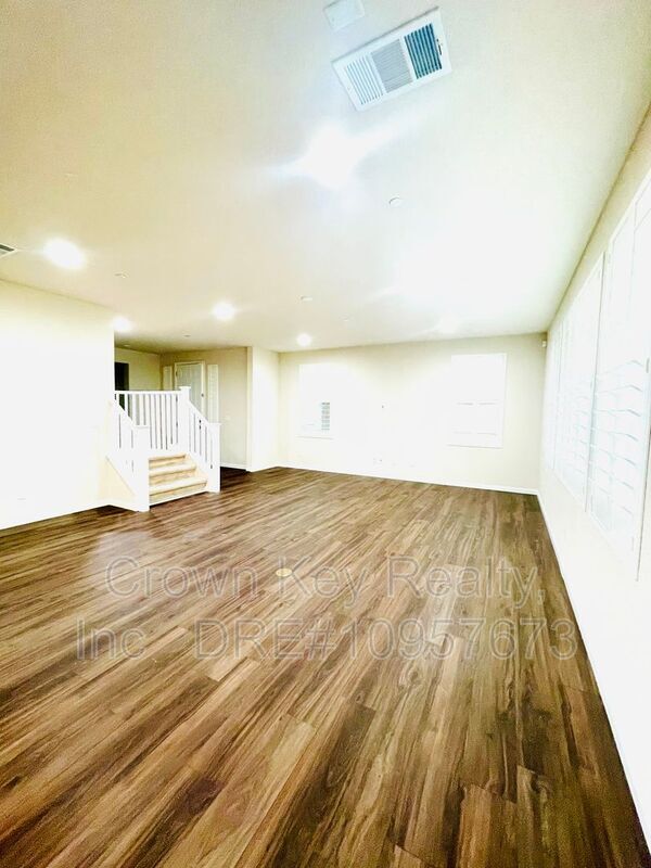 Building Photo - 611 W Strauss Dr