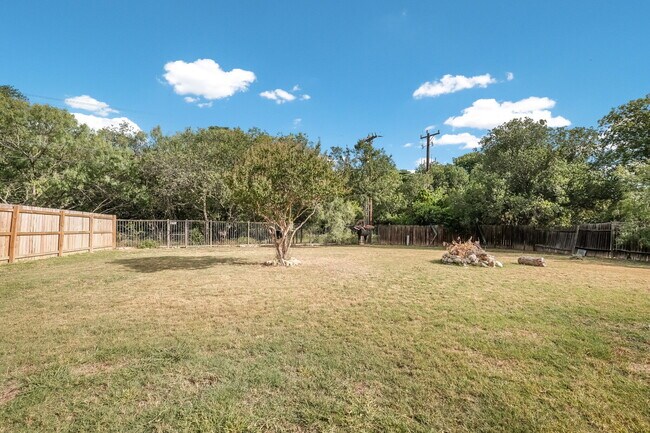 Building Photo - 6967 Sunset Village Dr