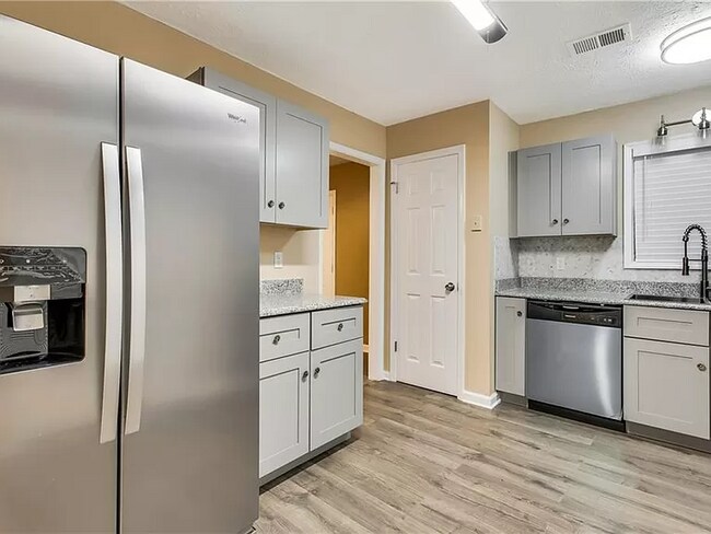 Building Photo - 3489 Mustang Dr