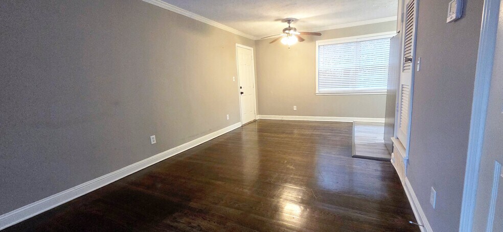 Building Photo - 21 Delmont Dr NE