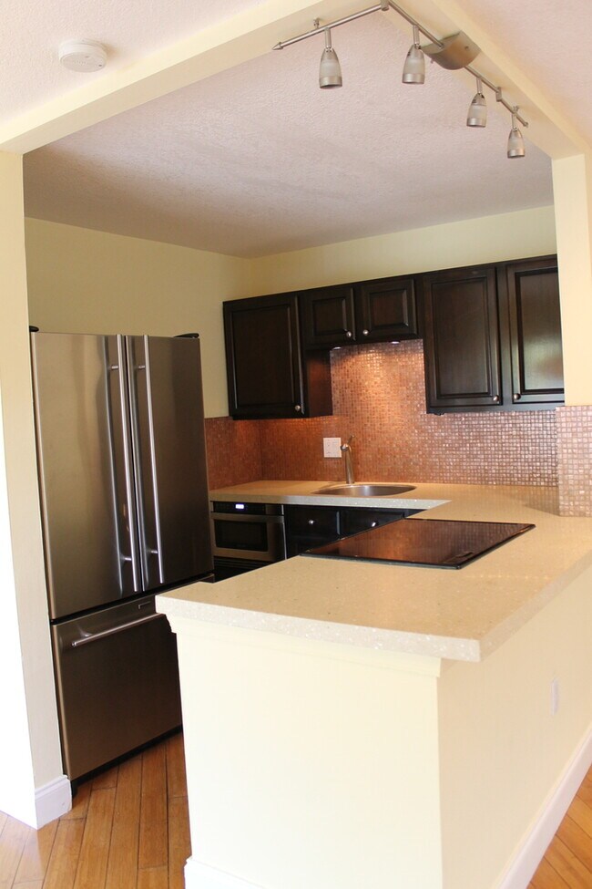 Building Photo - LUCERNE OAKS CONDO IN DOWNTOWN ORLANDO