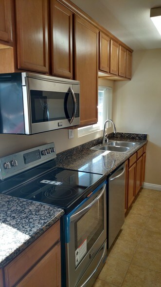 Kitchen - 6333 Mt Ada Rd
