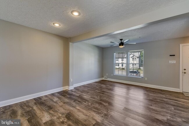 Building Photo - 27 Cutter Cove Ct