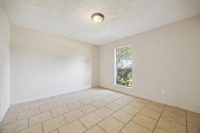 Building Photo - 2302 Bright Meadows Dr