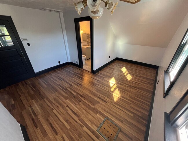 Building Photo - 334 N 60th St