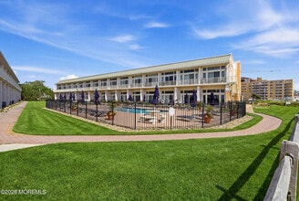 Building Photo - 448 Ocean Ave N