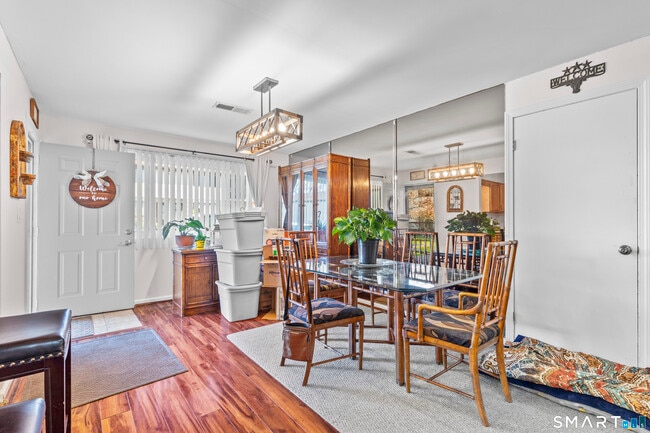 Building Photo - 140 Thompson St