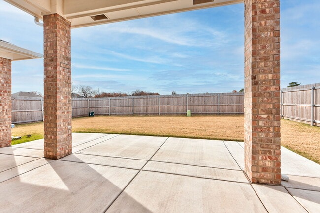 Building Photo - 323 Woodrock St