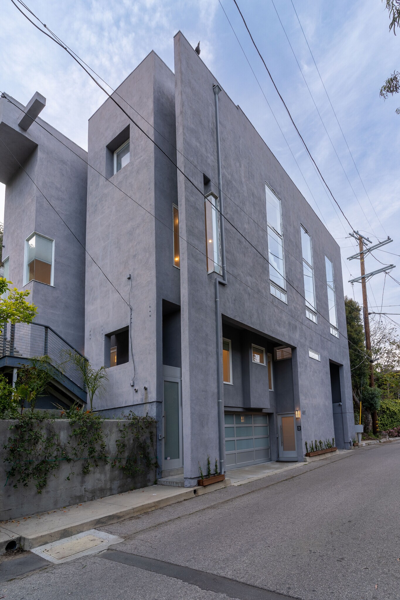 Building Photo - 1857 N Beverly Dr