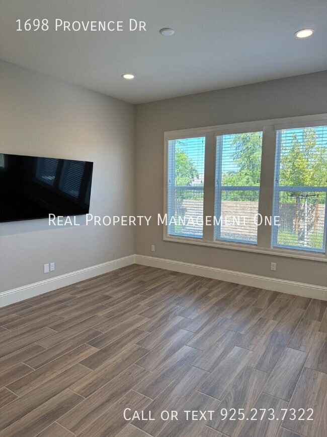 Building Photo - 1698 Provence Ln