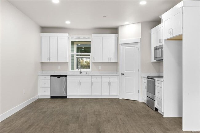 Building Photo - Brand New, Great Two Bedroom Home on The R...