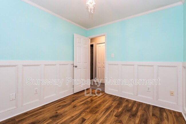 Building Photo - 32 Oakwood Pl