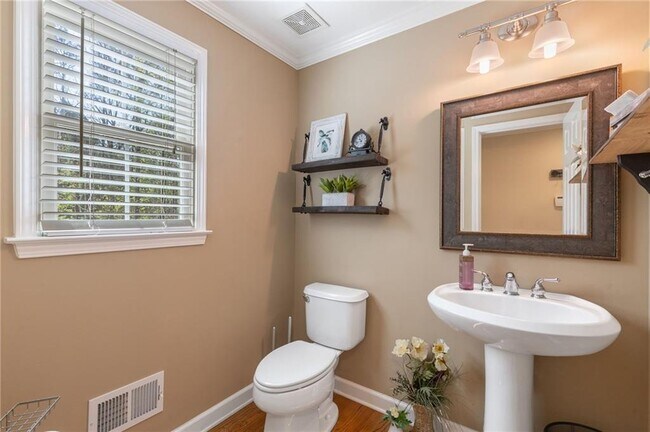 Building Photo - 1005 Regal Hills Ln