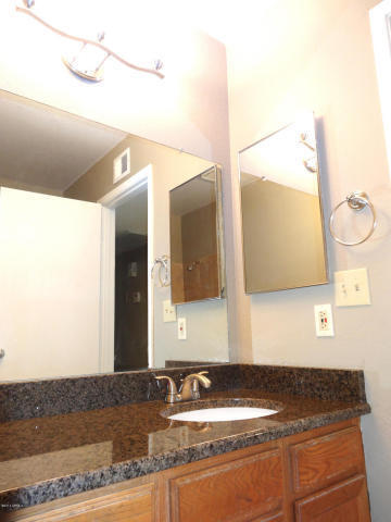 Building Photo - Three bedroom, two bath home!