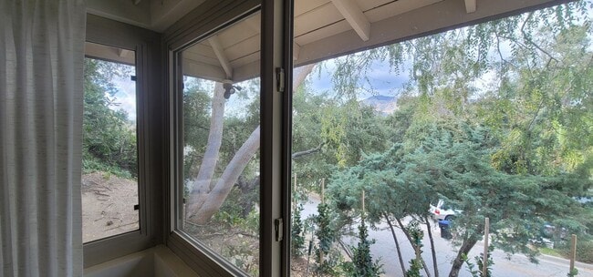 Building Photo - Classic, Midcentury 3 bedroom with Den, 2.5 bath home nestled into hillside with secluded backyar...