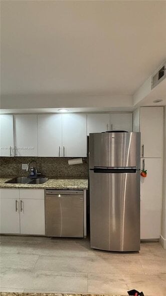 Building Photo - 150 SE 25th Rd