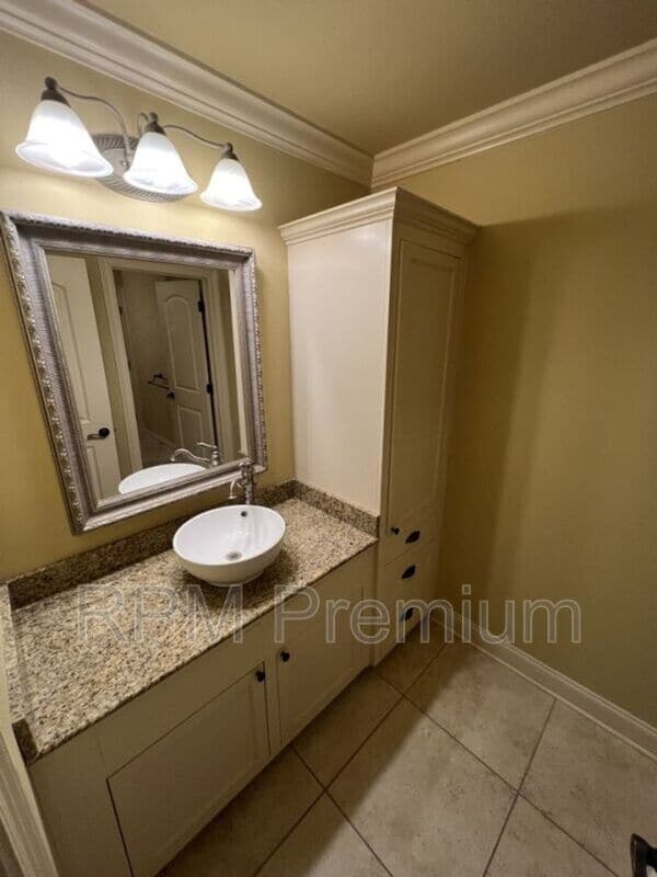 Building Photo - 17703 Shady Creek Ave