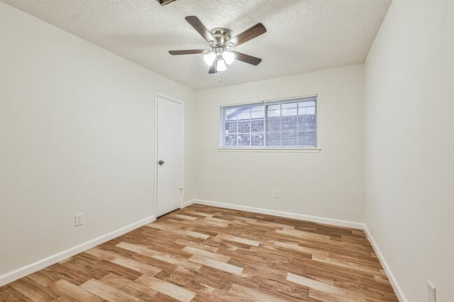 Building Photo - 5518 Ashgate Dr