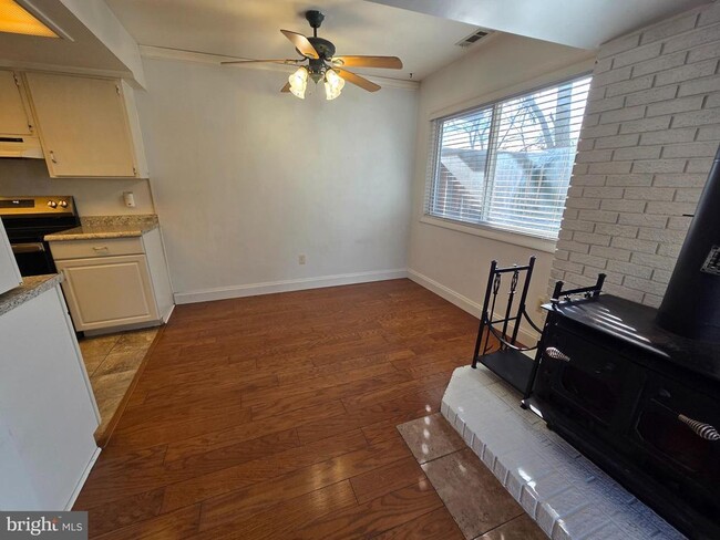 Building Photo - 1729 Leisure Way