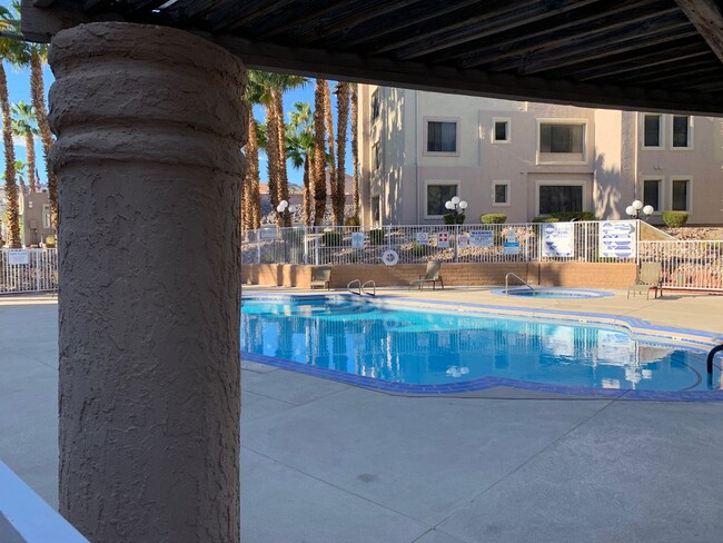 Building Photo - 2 bedroom condo in Laughlin!