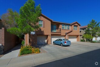 Building Photo - Lovely Home